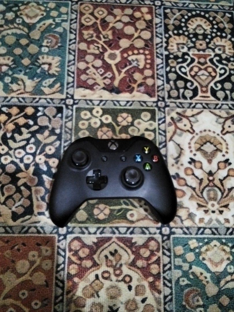 Xbox Wireless Controller (Category: Controllers) located in Kuala Lumpur. Submitted by warmriver-4568 (Listing ID 1453781302, Image 1). Description: - Black Xbox wireless controller - Works great, all buttons and joysticks responsive - Ready for immediate gaming - Grab it now!.