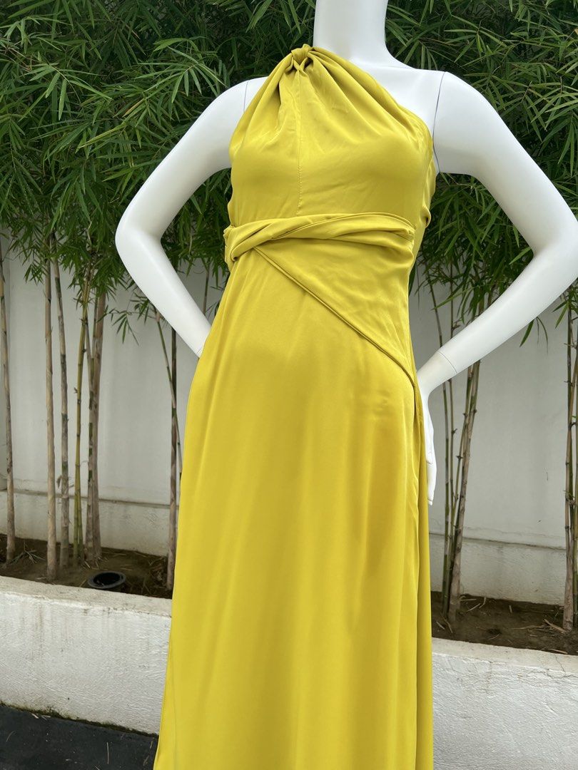Yellow Evening Gown for Wedding Guest (Category: Evening dresses & gowns) located in Quezon City. Submitted by amandasee21 (Listing ID 1453785259, Image 2). Description: - Beautiful royal yellow maxi dress - 2 way design with elegant bodice - Chic satin fabric - Flowing, pleated skirt - Ideal for formal events, parties, and special occasions - Comfortable and stylish.