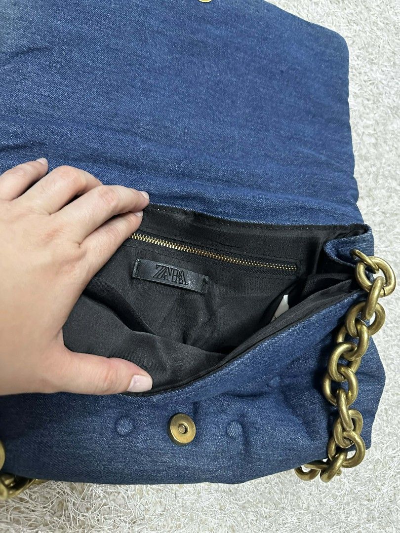 Zara denim bag (Category: Shoulder Bags) located in Angeles City. Submitted by aiscanday (Listing ID 1453782252, Image 2). Description: no flaws sign of used nalalabhan.