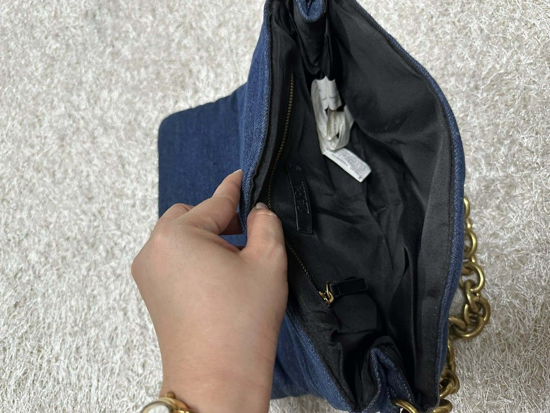 Zara denim bag (Category: Shoulder Bags) located in Angeles City. Submitted by aiscanday (Listing ID 1453782252, Image 3). Description: no flaws sign of used nalalabhan.