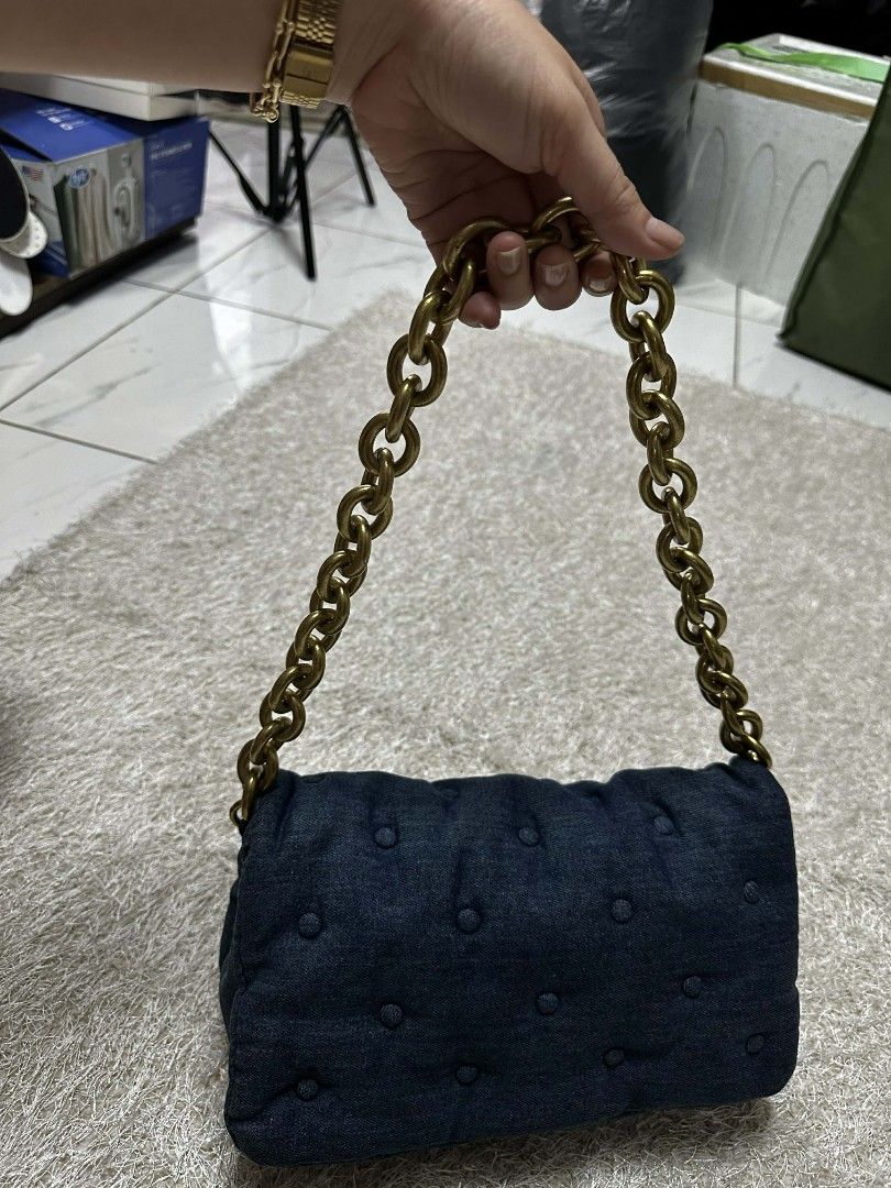 Zara denim bag (Category: Shoulder Bags) located in Angeles City. Submitted by aiscanday (Listing ID 1453782252, Image 1). Description: no flaws sign of used nalalabhan.