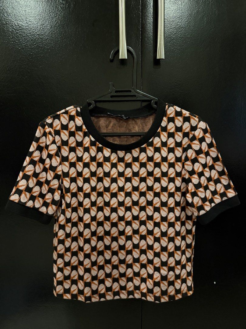 Zara Knitted Cropped (Category: Shirts) located in Makati City. Submitted by saladstuff (Listing ID 1453681456, Image 1). Description: Authentic ZARA Knitted Cropped Top • never been worn • size SMALL.