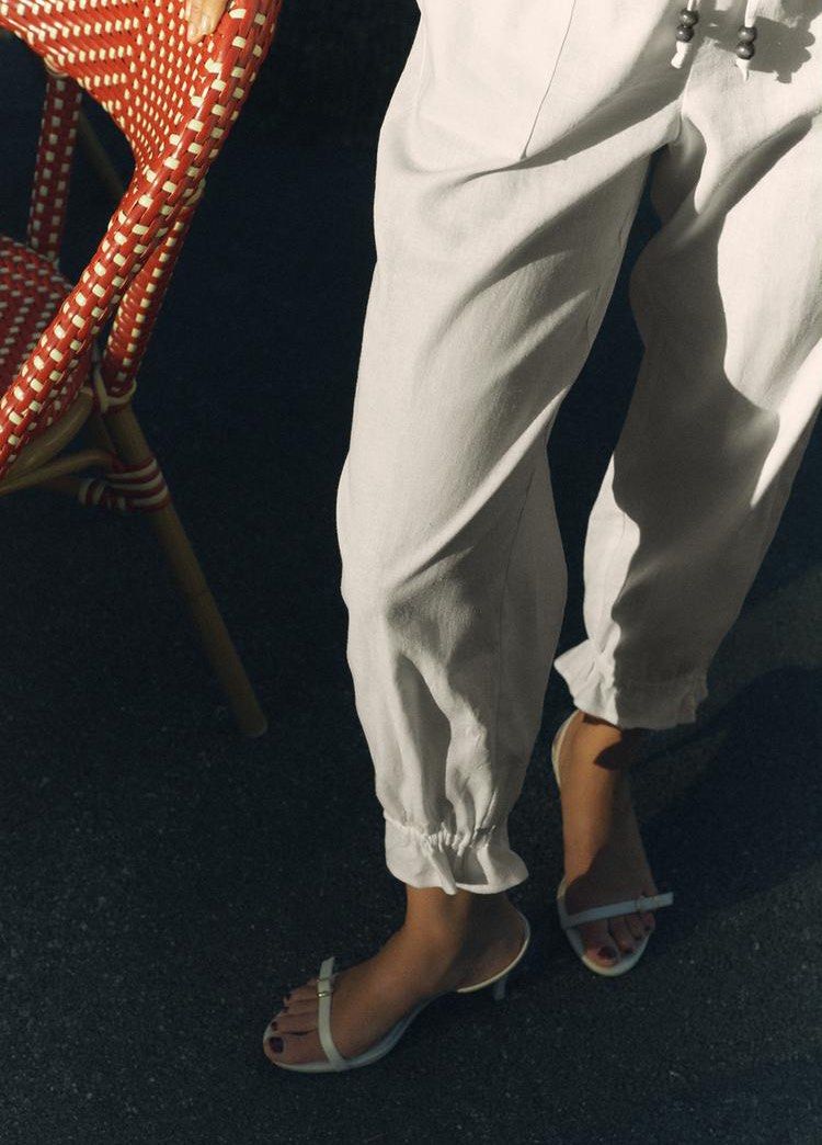 ZARA linen blend trousers (Category: Other Bottoms) located in Malolos. Submitted by topicksph (Listing ID 1453793963, Image 2). Description: ZARA linen blend trousers size L | Php 1,095 from JPY6,590 BNWT ~ elasticated waistband and drawstring hems w: 30”-38” l: 37” Composition: 50% viscose 50% linen ‼️minimal flaw, not noticeable ww. Pls refer to the last photo. .