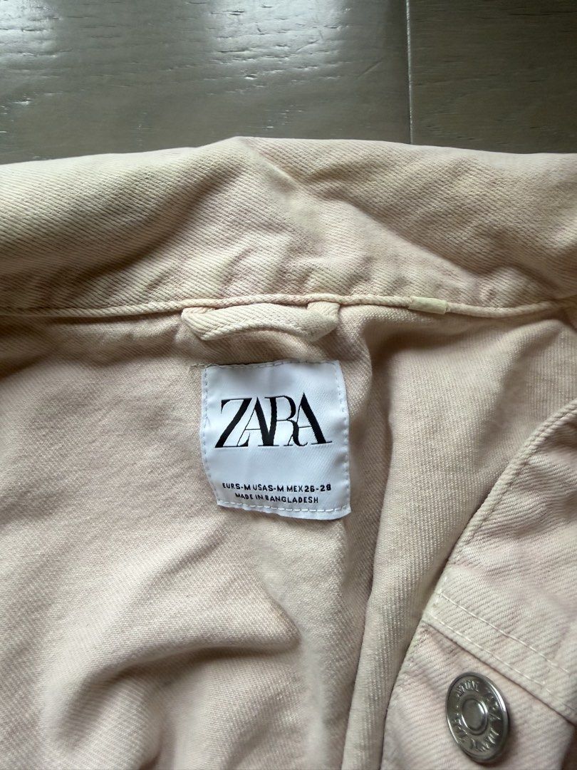 ZARA oversized pink denim jacket (Category: Coats, Jackets and Outerwear) located in Cebu City. Submitted by chicandcasualx (Listing ID 1453672067, Image 2). Description: Zara Oversized Denim Jacket Color: Light Pink / Blush Pink Size Medium (Oversized Fit) Selling for ₱800 Classic Zara oversized denim jacket in a soft blush pink shade. An easy layering piece that pairs well with dresses, jeans, or activewear for a casual chic look. * Color: Ligh
