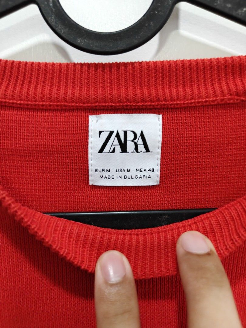 ZARA Red Crew Neck Long Sleeve Sweater (Category: Longsleeves) located in Quezon City. Submitted by lancelooot (Listing ID 1453766475, Image 2). Description: Size M 20x27 - Long sleeves with ribbed cuffs and hem - Made in Bulgaria - Simple and versatile for easy styling with jeans or trousers - Perfect for layering.
