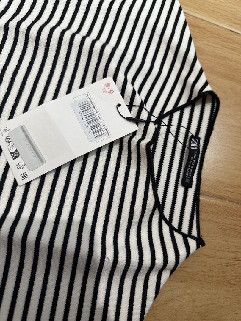 Zara soft knit short dress (Category: Dresses) located in Manila. Submitted by nympsss2.0 (Listing ID 1453649314, Image 3). Description: Please note that the actual color may differ slightly from the photos due to lighting and settings..