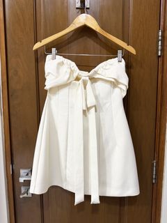 (Category: ) located in . Submitted by bunnycloset97 (Listing ID 1453767856, Image 1). Description: .