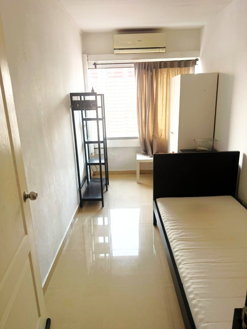 (Category: ) located in . Submitted by your_rental_specialist (Listing ID 1451640860, Image 1). Description: .