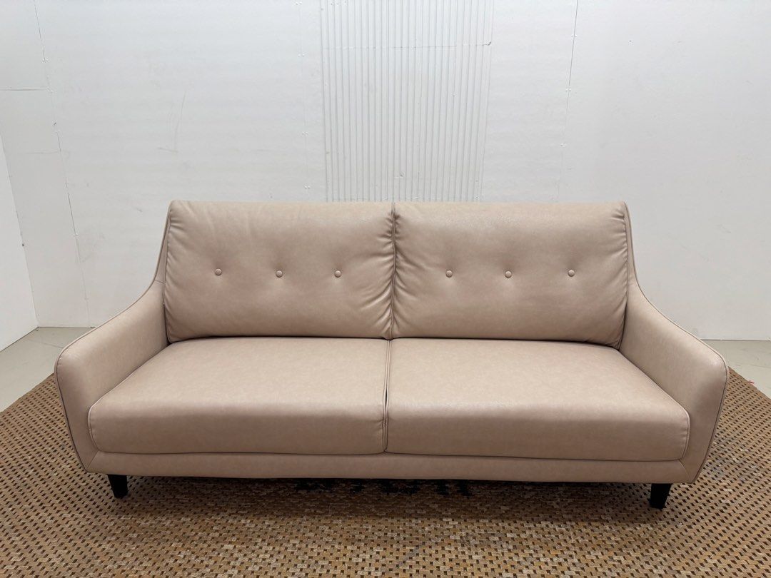 4 seater leather sofa (Category: Sofas) located in Quezon City. Submitted by matetdevis13 (Listing ID 1453846768, Image 2). Description: 3-4 Seater Leather Couch Sofa Price: 15,900 L67 x W27.5 x H30.5/15 In good condition Code JMD52-MJ378.