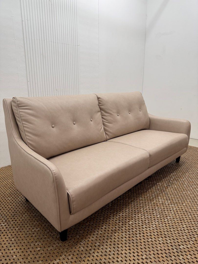 4 seater leather sofa (Category: Sofas) located in Quezon City. Submitted by matetdevis13 (Listing ID 1453846768, Image 3). Description: 3-4 Seater Leather Couch Sofa Price: 15,900 L67 x W27.5 x H30.5/15 In good condition Code JMD52-MJ378.