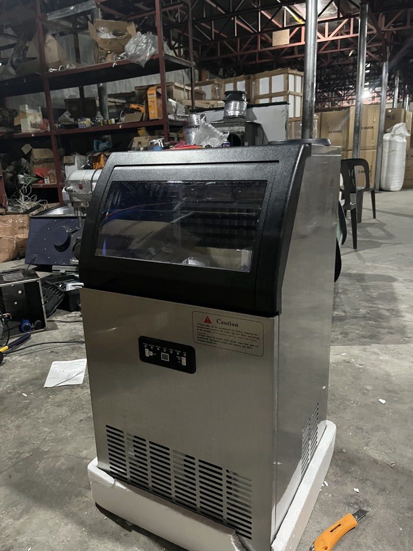 50kg Ice Maker Machine GOOD AS NEW (Category: Chilled & Frozen Food) located in Cavite. Submitted by nila.d (Listing ID 1453911317, Image 2). Description: pm.