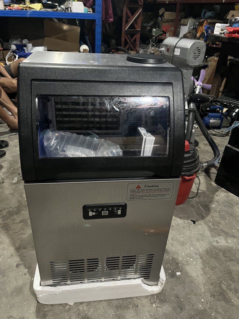 50kg Ice Maker Machine GOOD AS NEW (Category: Chilled & Frozen Food) located in Cavite. Submitted by nila.d (Listing ID 1453911317, Image 3). Description: pm.