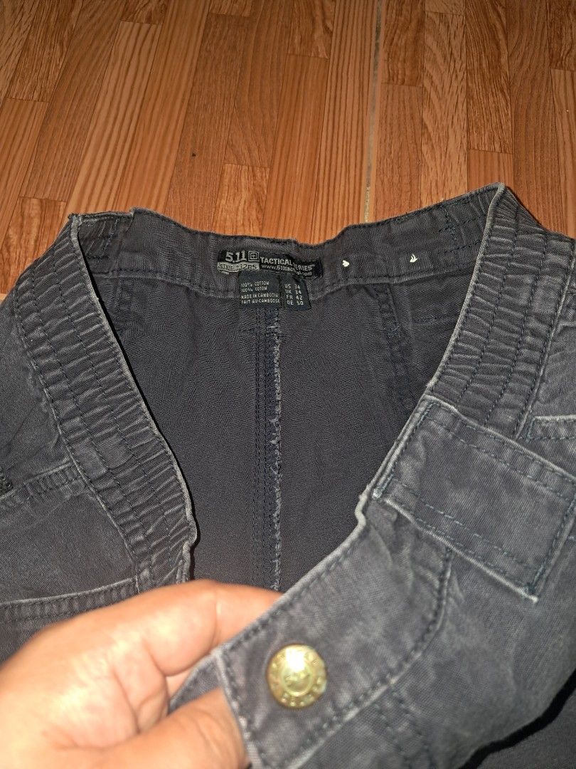 5.11 Tactical Series Cargo Shorts Size 34 (Category: Shorts) located in Mandaluyong City. Submitted by kusineronghustla (Listing ID 1453980817, Image 2). Description: - 5.11 Tactical Series Cargo Shorts - Size: 34 Waist - Color: Dark Navy or Black - Material: 100% Cotton - Features: Multiple storage pockets, elastic waistband for comfort - Ideal for: Outdoor activities, casual wear.