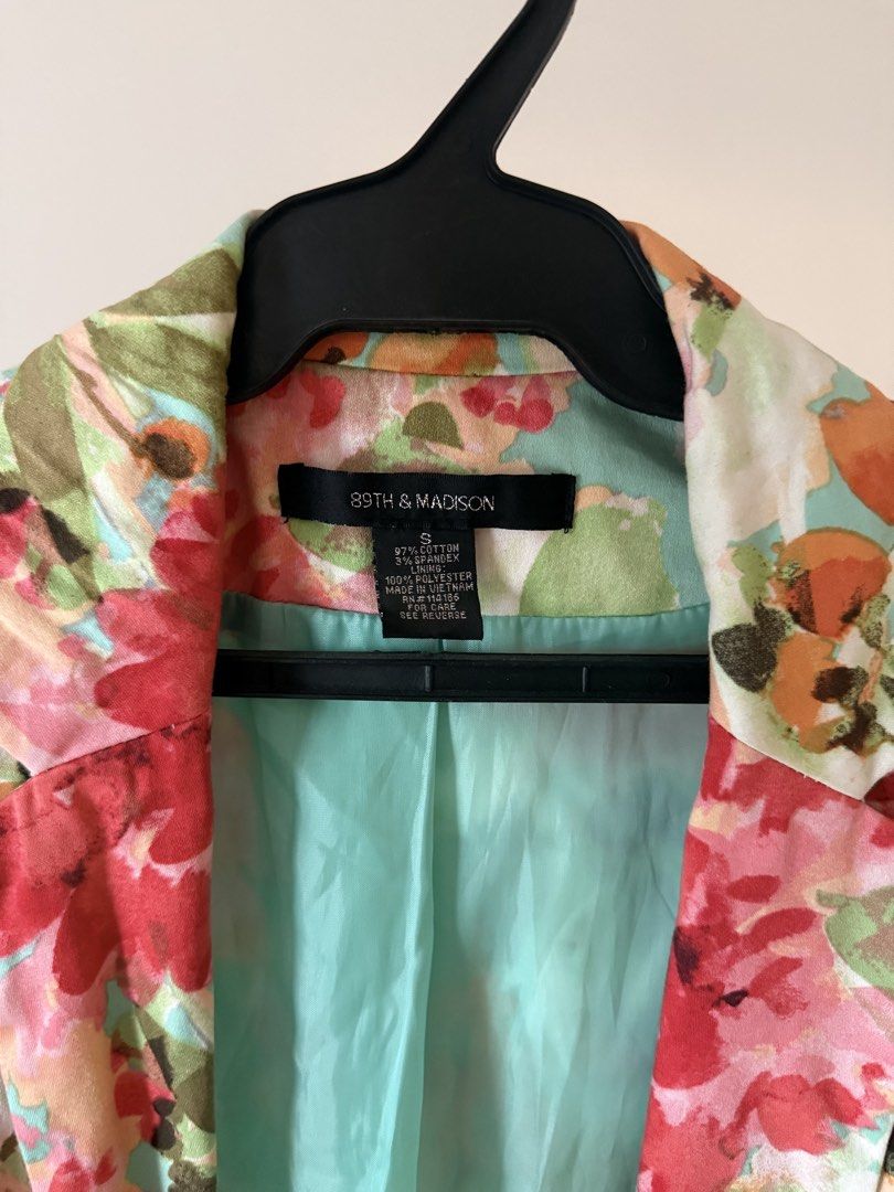 89th & Madison Floral Print Blazer (Category: Coats, Jackets and Outerwear) located in Pasig City. Submitted by riusables (Listing ID 1453896604, Image 2). Description: - Lightweight blazer - Vibrant floral print - Mint green lining - Two-button closure at the back waist - Perfect for adding a pop of color - Ideal for spring or summer outfits.