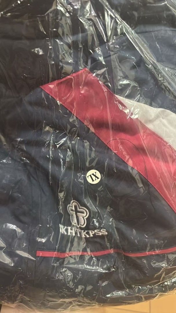 校服 （分類：T-shirt、恤衫、有領衫）位於 Hong Kong。 由 keendolphin.3104f2 提交（商品編號 1453959525，圖片 5）。簡介： 蔡功譜中學夏季全新校服，運動服及外套。。