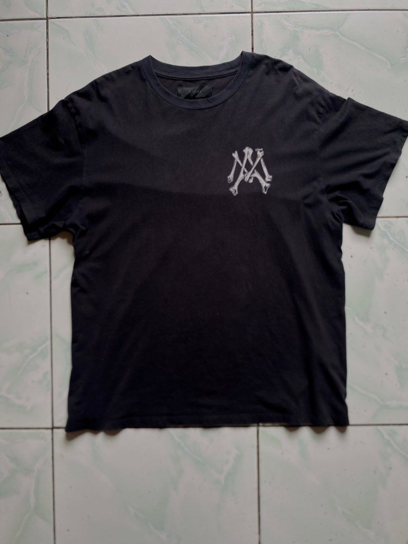🏷️ Amiri Logo Tee (Black) (Category: Tshirts & Polo Shirts ) located in Majayjay. Submitted by puredriponly (Listing ID 1453816285, Image 1). Description: 🎨 Color: Black ✅ Large AMIRI Back Print ✅ Front Chest Graphic Logo ✅ Premium Cotton Fabric ✅ Streetwear Essential ✅ Good Condition / No Major Issue SIZE XL .