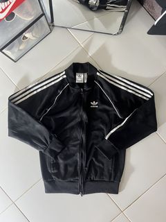 (Category: ) located in . Submitted by metromnlwear (Listing ID 1453892429, Image 1). Description: .
