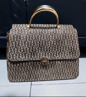 (Category: ) located in . Submitted by preloved.by.clau (Listing ID 1453866129, Image 1). Description: .