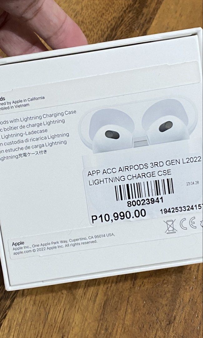 AIRPODS 3RD GEN - SALE (Category: Headphones & Headsets) located in Taguig. Submitted by santos.eliza (Listing ID 1453926594, Image 2). Description: GOOD AS NEW COMPLETE ₱5,000 only.