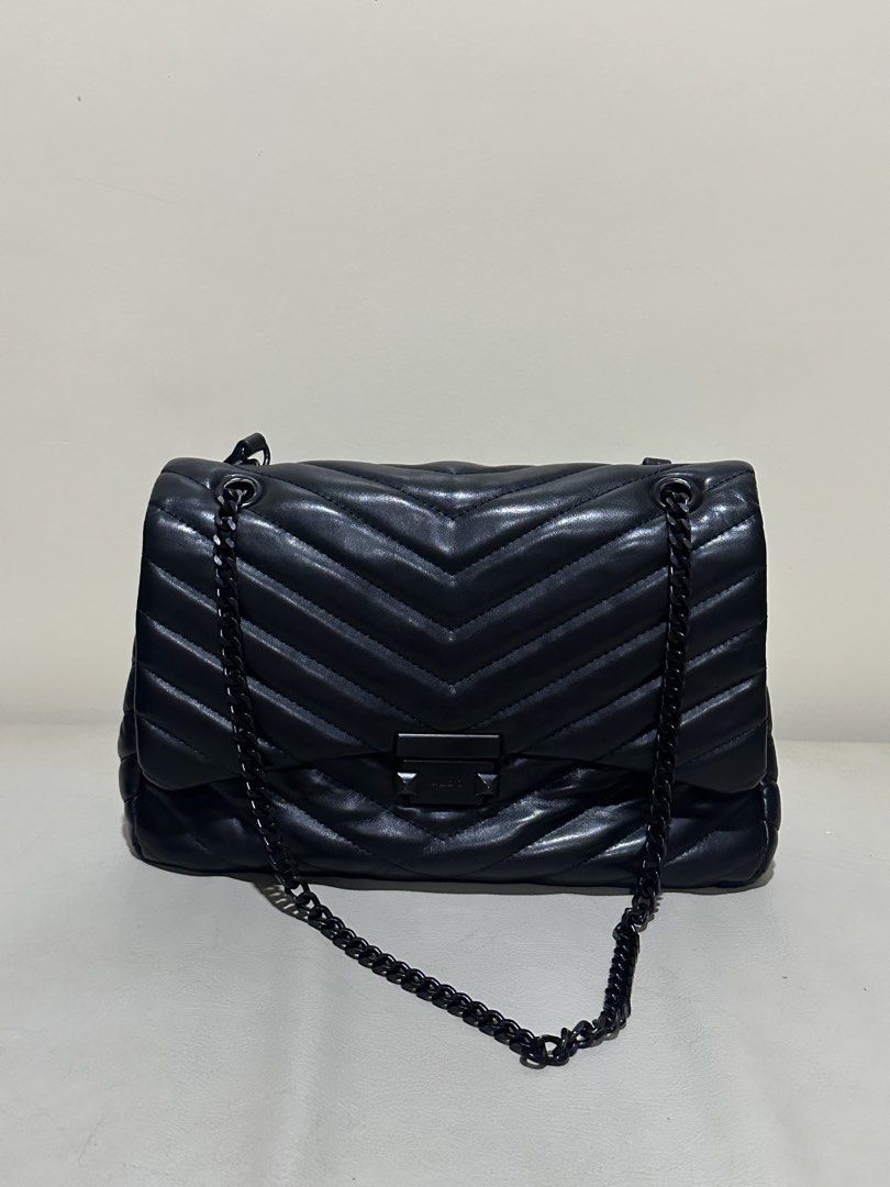 Aldo Quilted Shoulder Bag (Category: Shoulder Bags) located in Quezon City. Submitted by andyclave (Listing ID 1453881626, Image 1). Description: RFS: decluttering.
