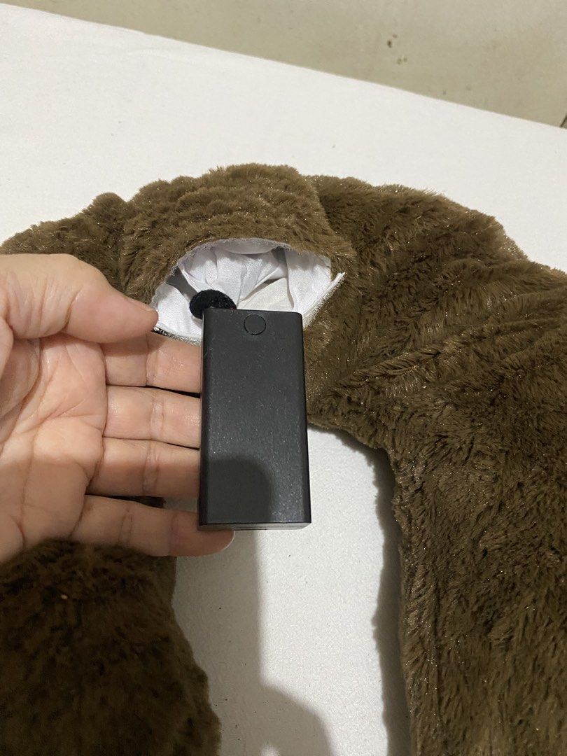 ASDA Monkey Animal Neck Massager Pillow (Category: Massage Devices) located in Manila. Submitted by resi.diaz (Listing ID 1453844414, Image 3). Description: - Soft, plush brown monkey neck pillow - Perfect for travel or relaxing at home - Requires 2x AA batteries (not included) - Spot clean with mild soap and warm water - Keep away from fire and flames - Not a toy.