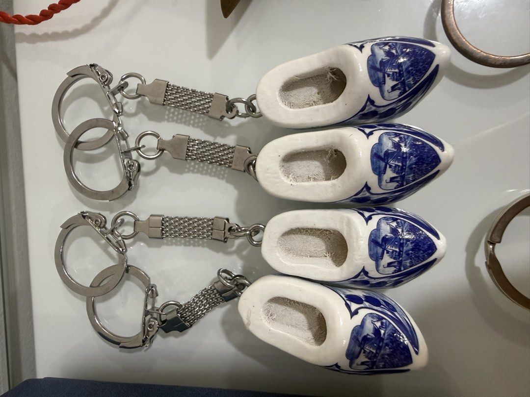 Assorted Keychains (Category: Handmade Craft) located in Singapore. Submitted by cindyz88 (Listing ID 1453992352, Image 2). Description: 品描述 - Assorted keychains. - Various designs and themes. - Includes different shapes and colors. - Suitable for personal use or gifting. -$1-$2/each.