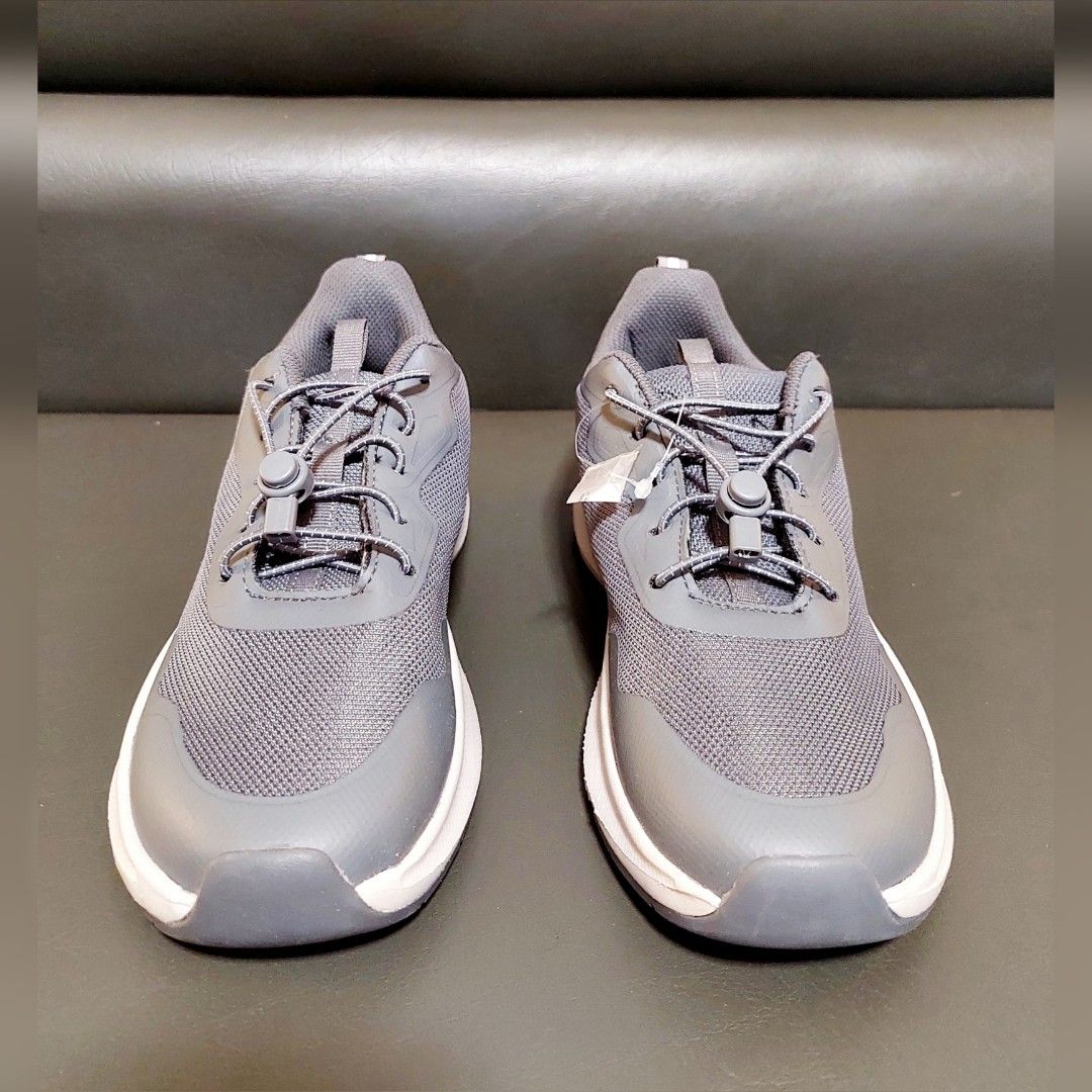 Athletic Shoes Boys Size 5 (Category: Casual Shoes) located in Makati City. Submitted by a_pullman016 (Listing ID 1453913269, Image 3). Description: Perfect for Gift 🎁🎄 - US Size: 5 (Boys) bought in USA Condition: BRANDNEW (Never been used) Color: Gray & White *what you see is what you get Very comfortable & smooth to use NO Box from the USA Price P700 only Bought Price: $30 Can ship nationwide:)).