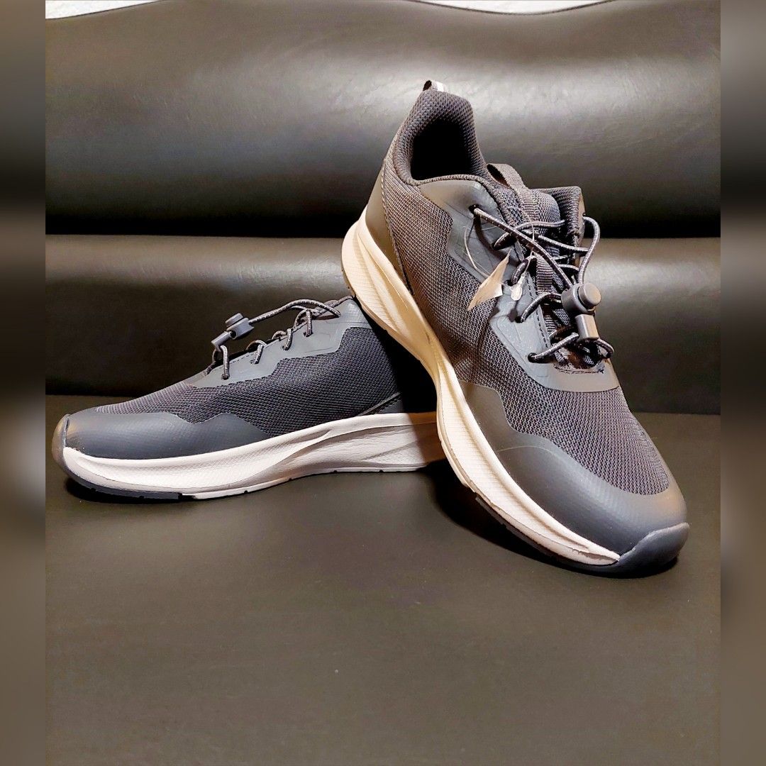 Athletic Shoes Boys Size 5 (Category: Casual Shoes) located in Makati City. Submitted by a_pullman016 (Listing ID 1453913269, Image 1). Description: Perfect for Gift 🎁🎄 - US Size: 5 (Boys) bought in USA Condition: BRANDNEW (Never been used) Color: Gray & White *what you see is what you get Very comfortable & smooth to use NO Box from the USA Price P700 only Bought Price: $30 Can ship nationwide:)).