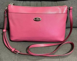 (Category: ) located in . Submitted by luxxechic (Listing ID 1453888619, Image 1). Description: .
