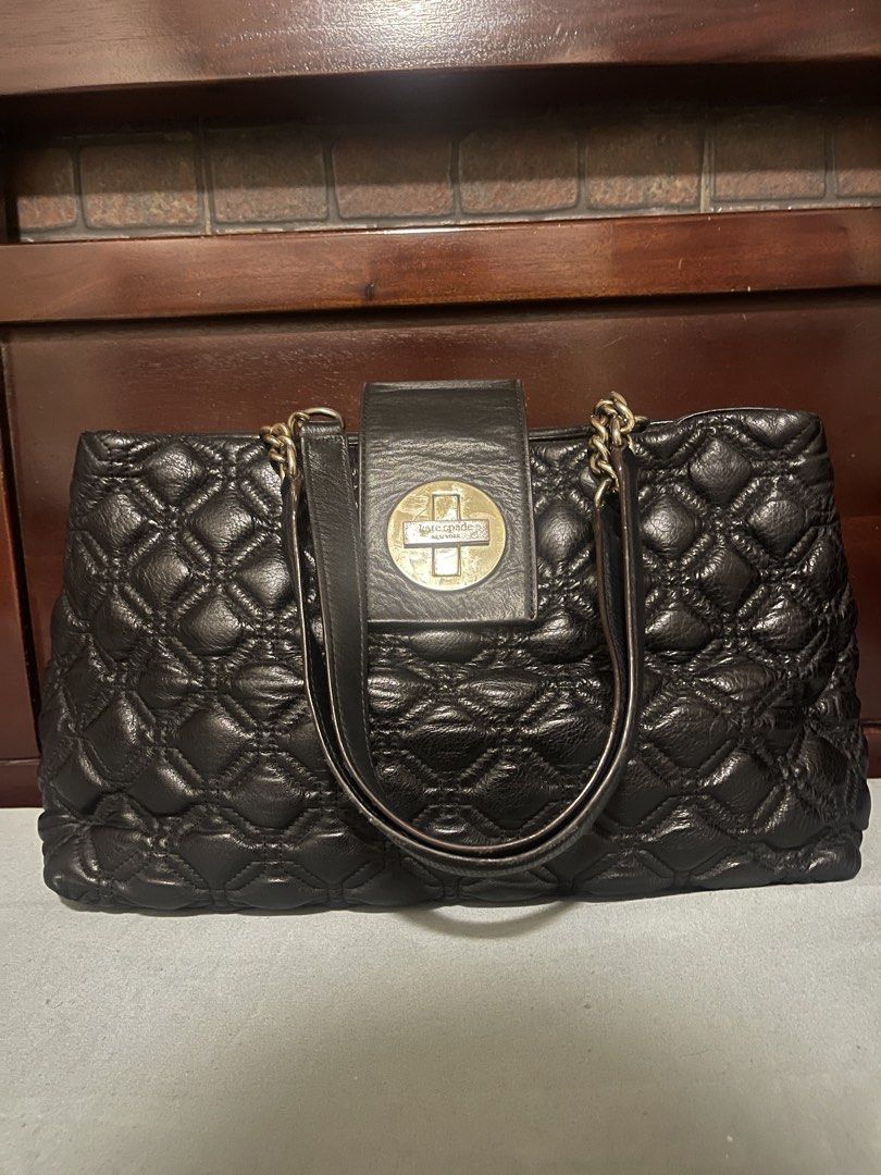 Authentic KATE SPADE Quilted shoulder bag (Category: Luxury Bags & Wallets) located in Taytay. Submitted by neldon_hub (Listing ID 1453933316, Image 1). Description: 14x9 inches.