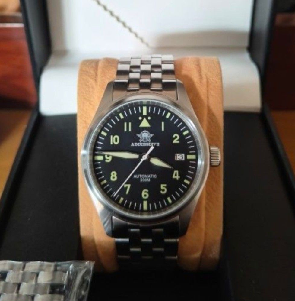Automatic watch (Category: Men's Watches) located in Singapore. Submitted by osaka1981 (Listing ID 1453332514, Image 1). Description: automatic watch addiedave 200M with extra link . price reduce $90 to $80 fast deal.