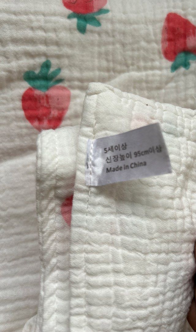 baby bath towel (Category: Other Baby Bathing & Changing Needs) located in Cebu City. Submitted by yjainani (Listing ID 1453988682, Image 3). Description: featuring a strawberry print on white muslin cotton..