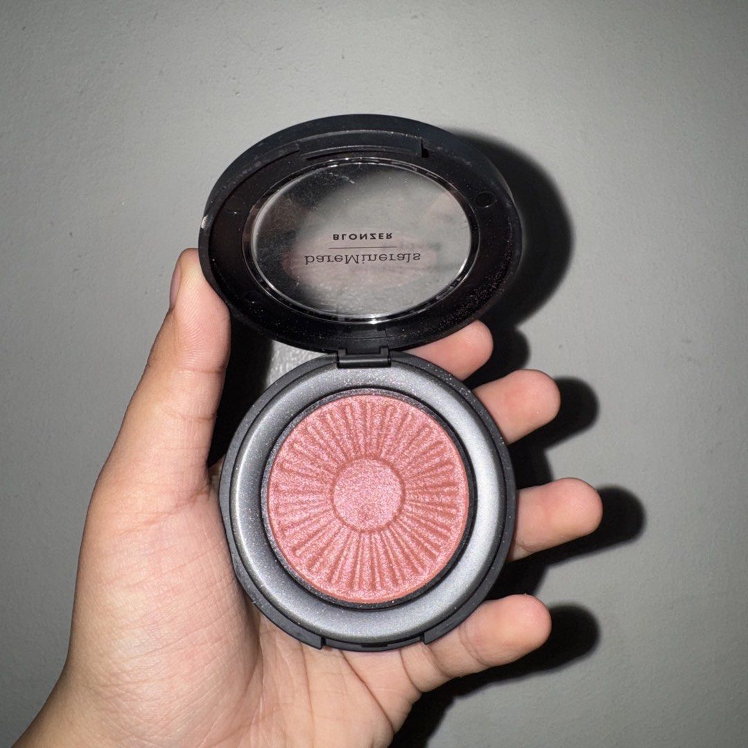 BareMinerals Blush Blonzer (Category: Makeup) located in Makati City. Submitted by prelovedbyj02 (Listing ID 1453872080, Image 1). Description: - Issue: no box - Shade: kiss of mauve - Condition: used twice.