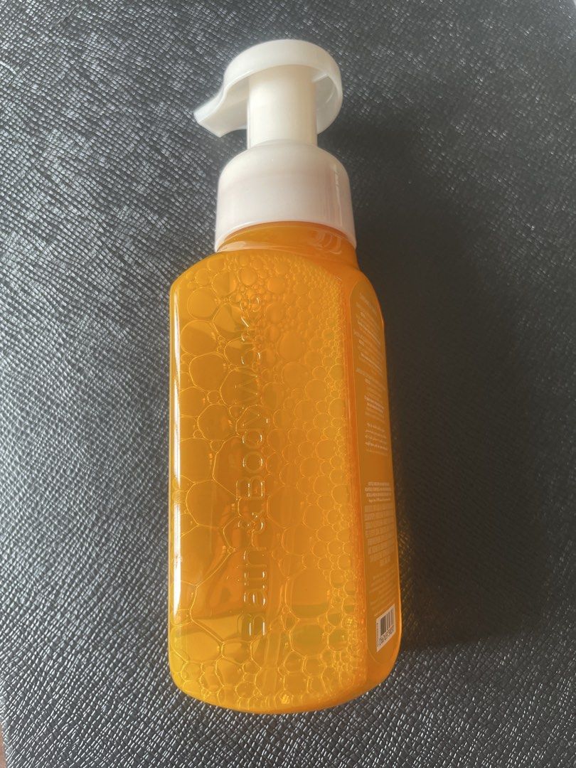 Bath & Body Works Sunshine & Lemons Foaming Hand Soap (Category: Hands & Nails) located in Muntinlupa City. Submitted by all.things.branded (Listing ID 1453813859, Image 3). Description: - Bath & Body Works Foaming Hand Soap - Scent: Sunshine & Lemons - Gentle and clean formula - Enriched with Vitamin E and Shea Extract - Leaves hands soft and moisturized - Bottle made from 100% recycled plastic - Size: 8.75 fl oz.