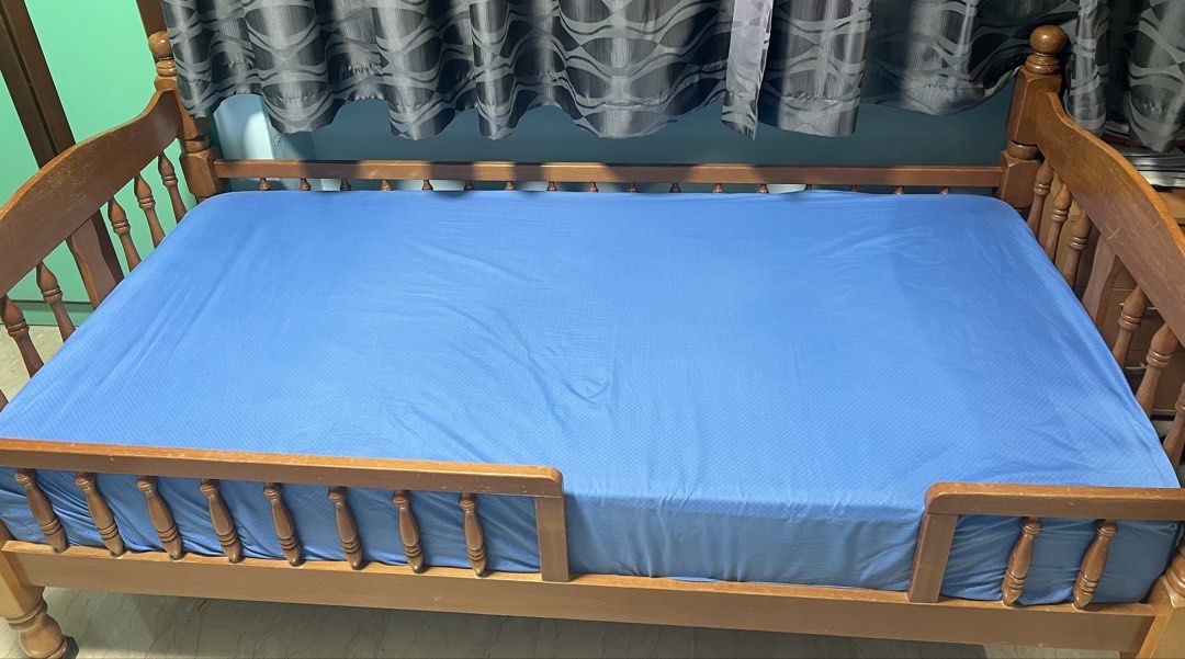 Bed frame (Category: Bed Frames & Mattresses) located in Singapore. Submitted by thatscactus (Listing ID 1453947428, Image 1). Description: Self collection .