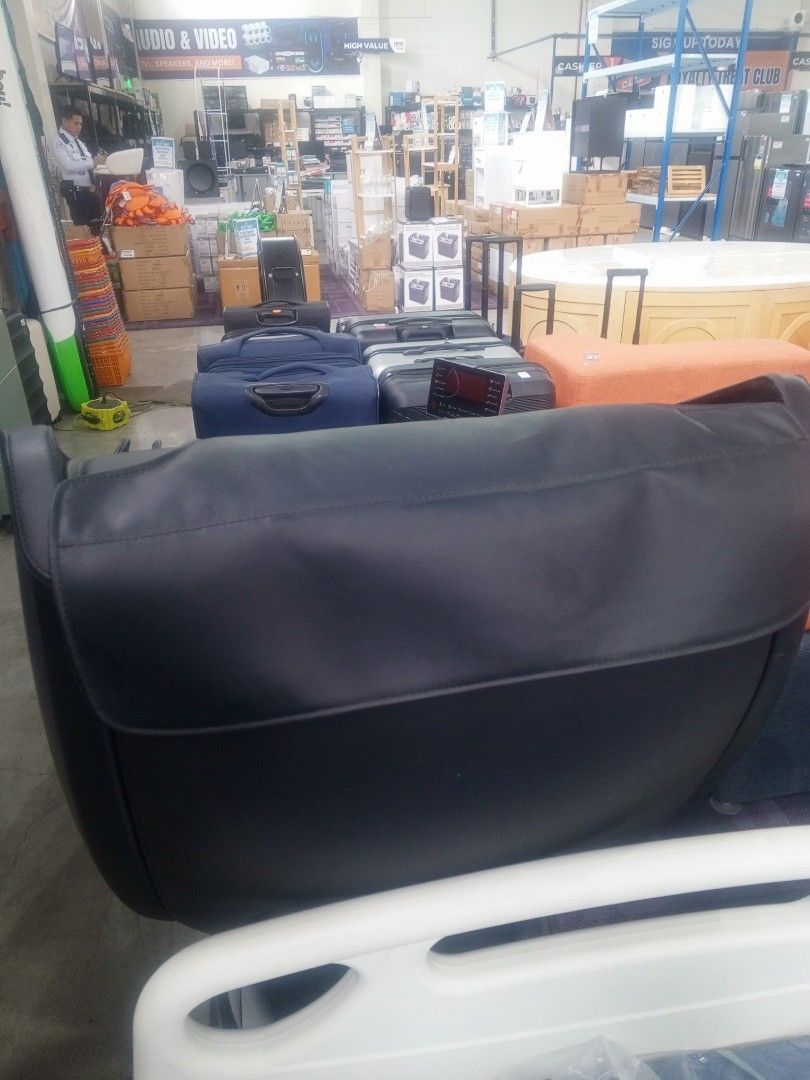 Black Leather Full Body Massage Chair (Category: Massage Devices) located in Caloocan City. Submitted by hmr.gomez (Listing ID 1453821634, Image 3). Description: - Full body coverage black leather massage chair - Includes remote control for adjustable settings - Features a built-in footrest - Offers multiple massage functions for a complete relaxation experience - Perfect for unwinding after a long day - Sold as is.