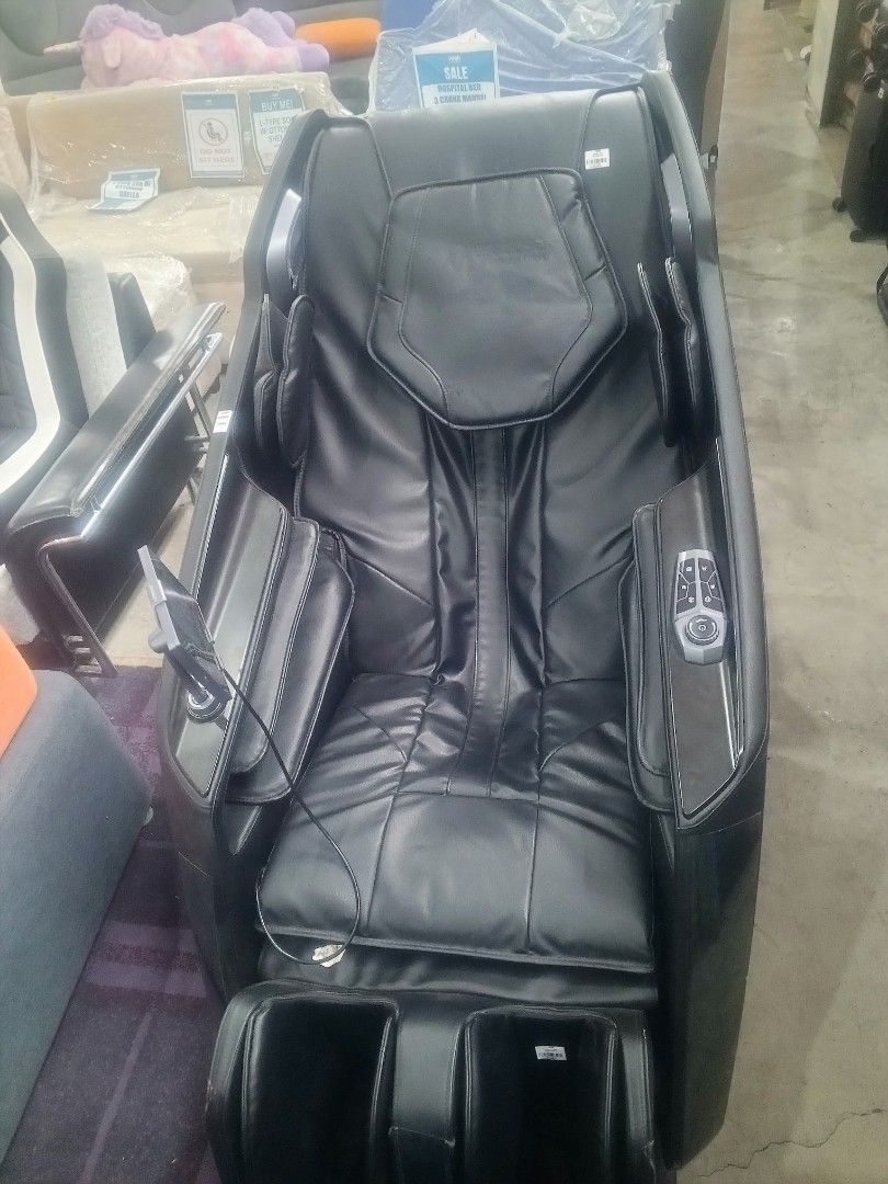 Black Leather Full Body Massage Chair (Category: Massage Devices) located in Caloocan City. Submitted by hmr.gomez (Listing ID 1453821634, Image 1). Description: - Full body coverage black leather massage chair - Includes remote control for adjustable settings - Features a built-in footrest - Offers multiple massage functions for a complete relaxation experience - Perfect for unwinding after a long day - Sold as is.