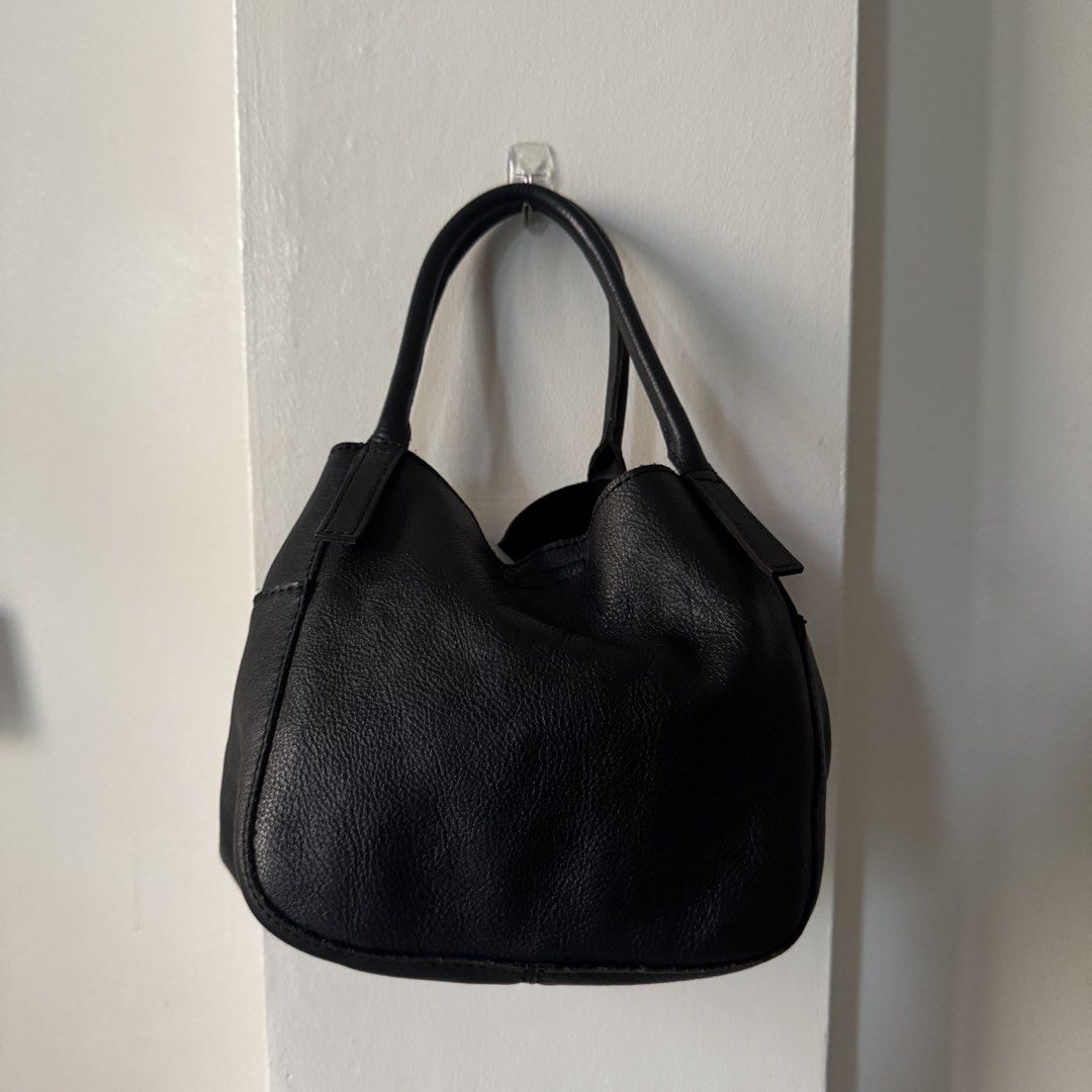 Black Leather Handbag (Category: Luxury Bags & Wallets) located in San Fernando. Submitted by on_repeat (Listing ID 1453914663, Image 1). Description: - Classic black leather handbag - Simple and chic design - Two top handles - Spacious interior - japan ukay.
