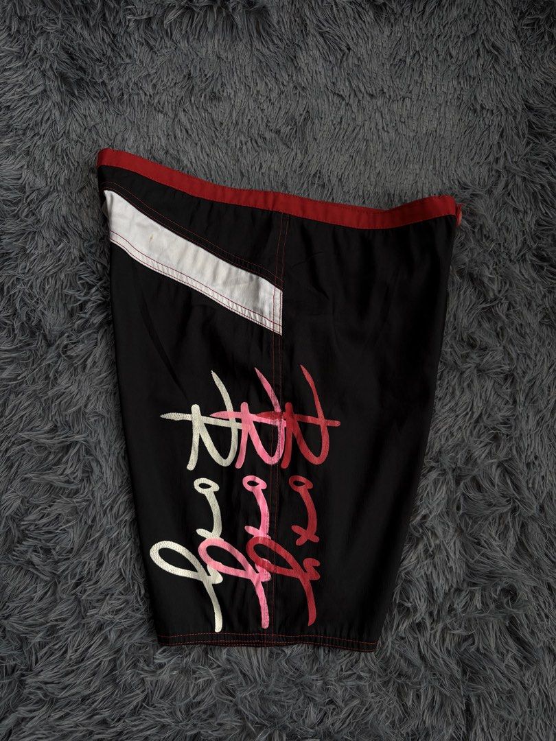 Black Roxy Spell outBoard Shorts (Category: Swim Trunks & Board Shorts) located in Manila. Submitted by 3ftkl2 (Listing ID 1453856817, Image 2). Description: Size on tag: 7 (28-30) Waist: 15.5” Length: 17.5” Hem: 10.5 Condition: Very Good Issue: Need wash only Color rate: 10/10 Note: Color may vary due to lighting. 349 + shipping. none negotiable. DM us for more inquiries..