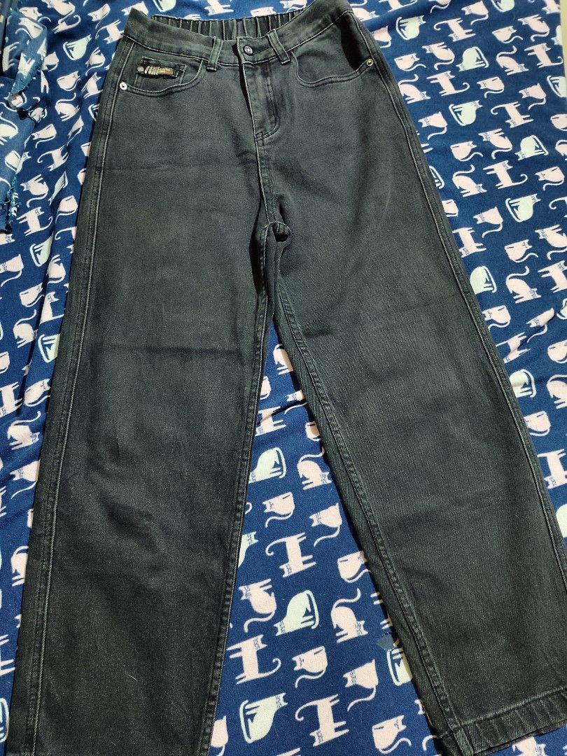 Black/Dark Wash Baggy Jeans (Category: Jeans) located in Santa Rosa. Submitted by prlvdbyellie (Listing ID 1453988877, Image 1). Description: Size 24-25 inches waist, Length 36.5 inches, Leg hole 7 inches.