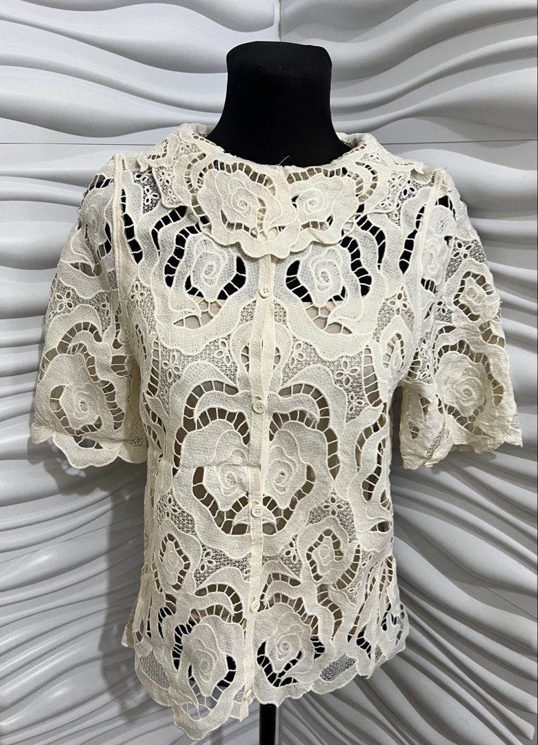 Blouse with inner shirt (Category: Blouses) located in Las Pinas. Submitted by sabsking (Listing ID 1453875829, Image 2). Description: Good as new blouse IVORY color Size Med to large Comes with inner spaghetti strap shirt ₱200 plus sf.