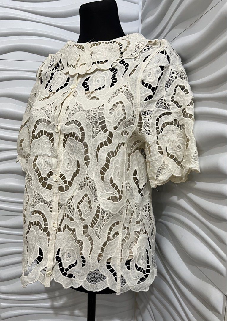 Blouse with inner shirt (Category: Blouses) located in Las Pinas. Submitted by sabsking (Listing ID 1453875829, Image 1). Description: Good as new blouse IVORY color Size Med to large Comes with inner spaghetti strap shirt ₱200 plus sf.