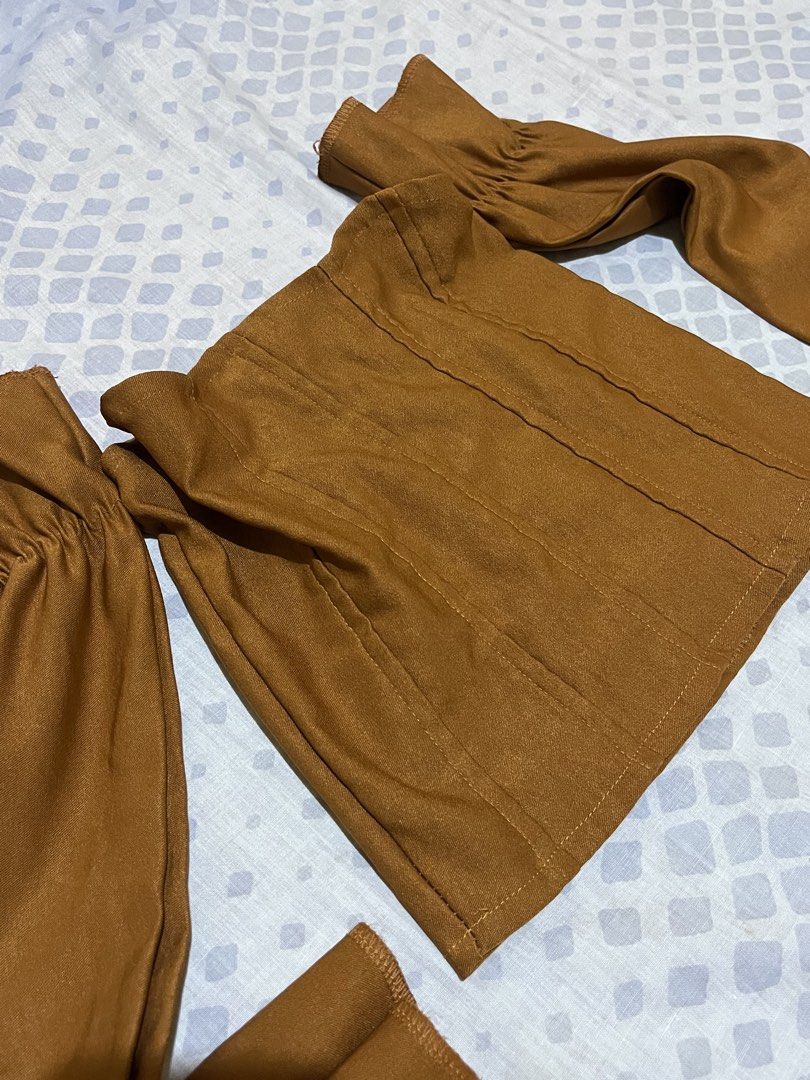 Brown Off-Shoulder Corset Top with Ruffled Sleeves (Category: Others Tops) located in La Trinidad. Submitted by epicwater_dc38bf (Listing ID 1453955877, Image 3). Description: - Trendy brown off-shoulder top - Corset style with flattering vertical seams - Long sleeves with stylish ruffles at shoulders and cuffs - Ideal for night outs or special occasions - Versatile: pair with jeans or a skirt.