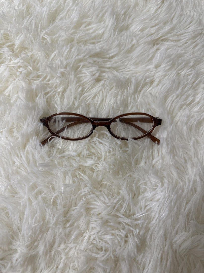 Brown Oval Eyeglasses Frame Bayonetta (Category: Sunglasses & Eyewear) located in Imus. Submitted by tpdecluttering (Listing ID 1453974823, Image 1). Description: .