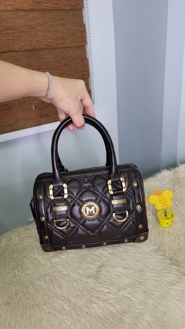 Brown Quilted Leather Handbag with Gold Hardware (Category: Luxury Bags & Wallets) located in Cavite. Submitted by amairos (Listing ID 1453833911, Image 2). Description: Nice condition vintage gold brass hardware 22cm no flaws.