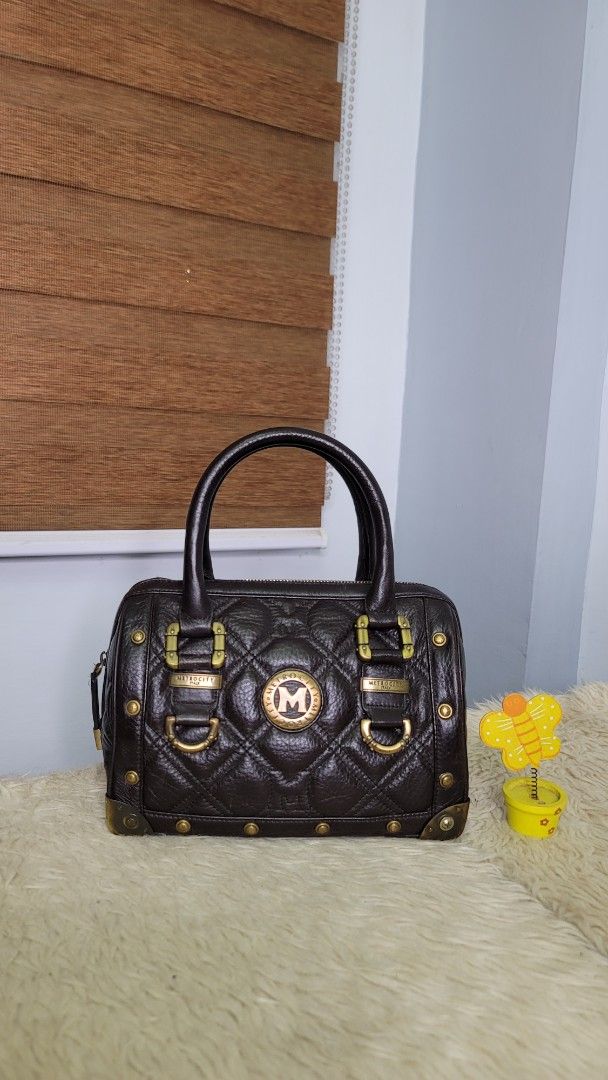 Brown Quilted Leather Handbag with Gold Hardware (Category: Luxury Bags & Wallets) located in Cavite. Submitted by amairos (Listing ID 1453833911, Image 1). Description: Nice condition vintage gold brass hardware 22cm no flaws.