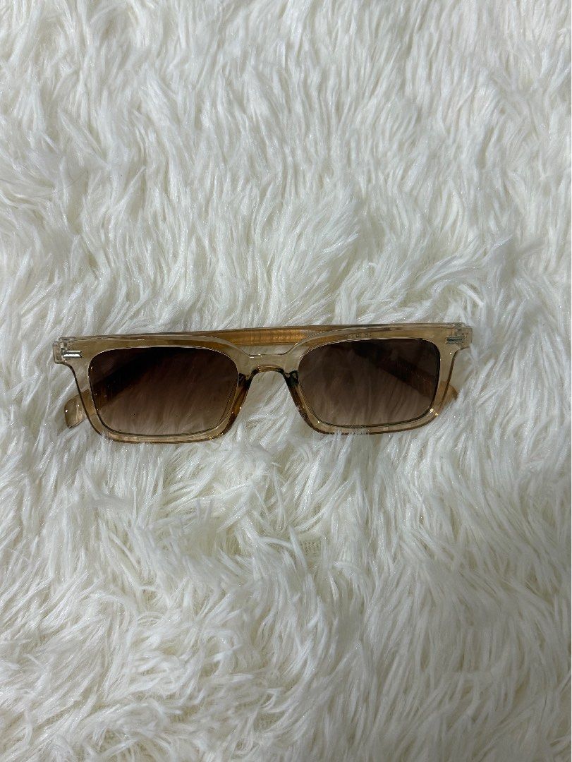 Brown Square Frame Sunglasses (Category: Sunglasses & Eyewear) located in Imus. Submitted by tpdecluttering (Listing ID 1453973501, Image 1). Description: .