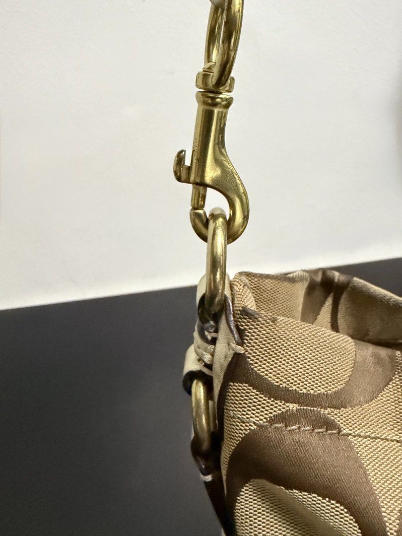 Carly Signature Mini Hobo Bag (Category: Luxury Bags & Wallets) located in Manila. Submitted by shopjz.archive (Listing ID 1453881519, Image 2). Description: .