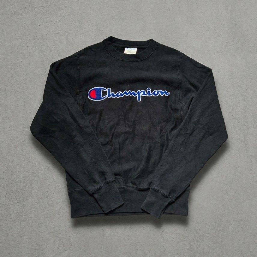 Champion Reverse Weave Black Crewneck Sweatshirt (Category: Coats, Jackets and Outerwear) located in Rizal. Submitted by stoo_cee (Listing ID 1453991294, Image 1). Description: Vintage Champion Reversed Weave Crewneck 20.5 x 26 M 9.6/10 None 550+sf.