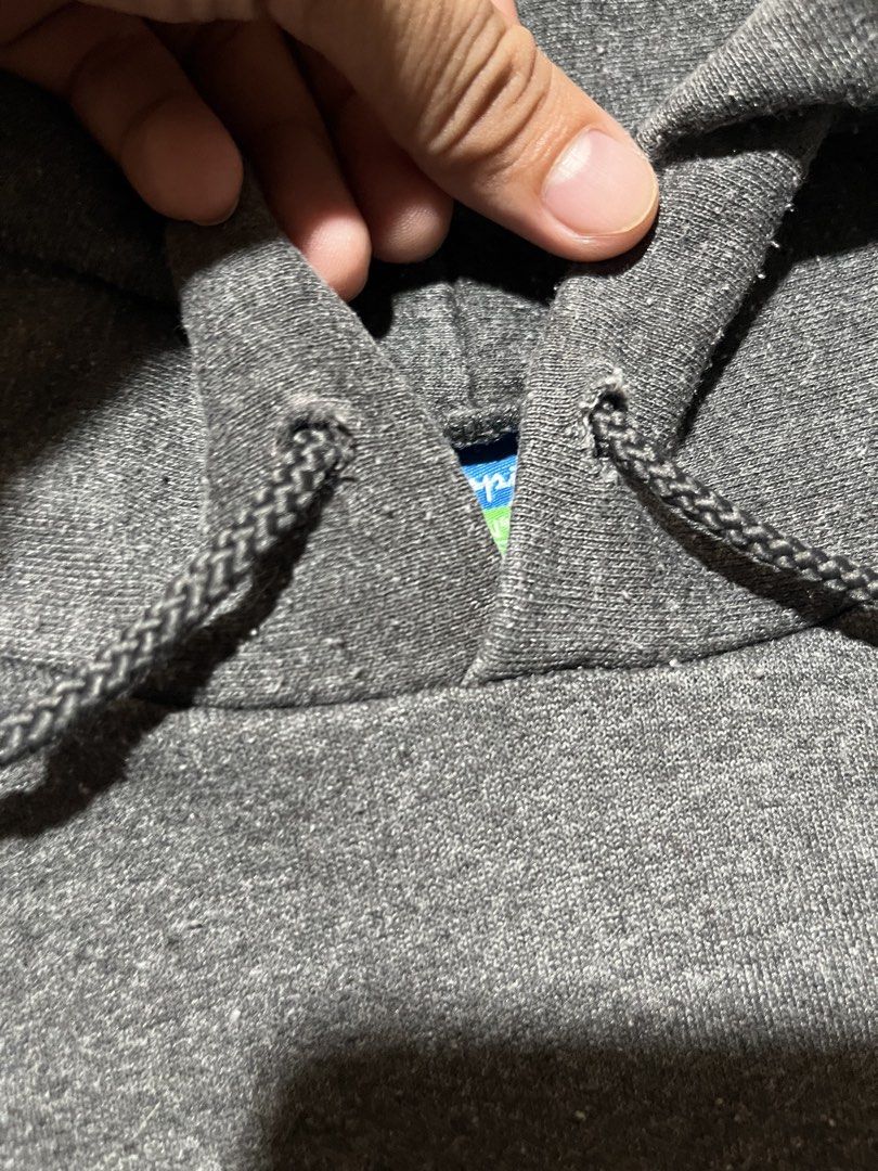 Champion University Collegiate Pull over Hoodie (Category: Coats, Jackets and Outerwear) located in Siquijor. Submitted by dcfinds (Listing ID 1453966423, Image 3). Description: Champion University Collegiate Pull over Hoodie Excellent Condition 10/10 Color rate 26x22 499 .